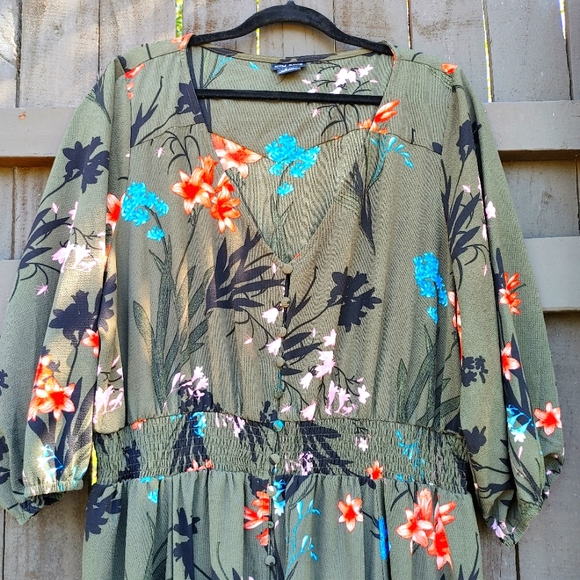 City Chic Floral Bohemian Maxi Dress Size XL/22 - Picture 3 of 10